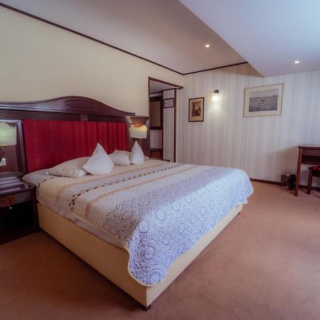 Hotel Perla Slănic-Moldova エクステリア 写真