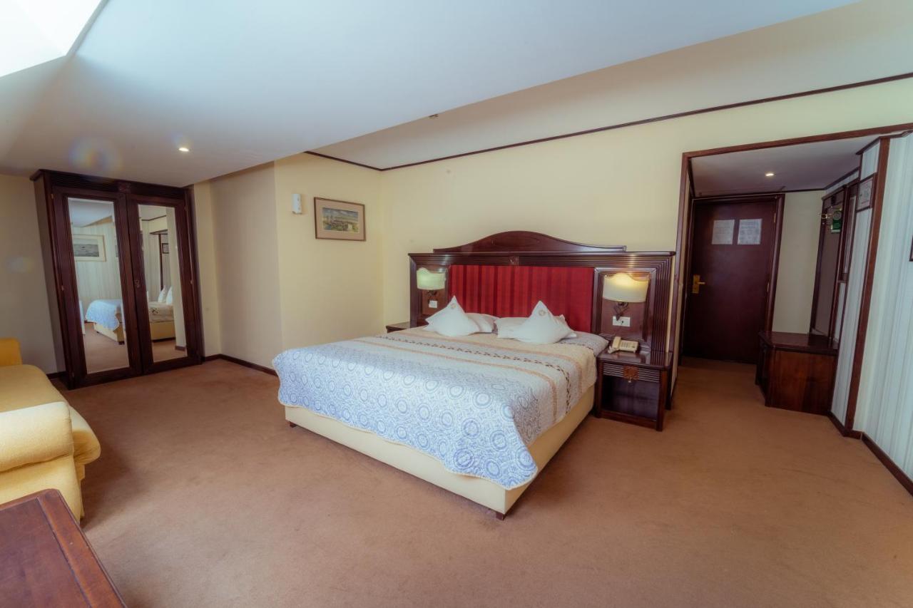 Hotel Perla Slănic-Moldova エクステリア 写真