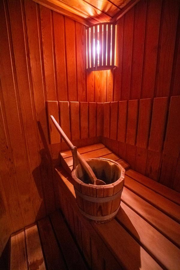 Hotel Perla Slănic-Moldova エクステリア 写真