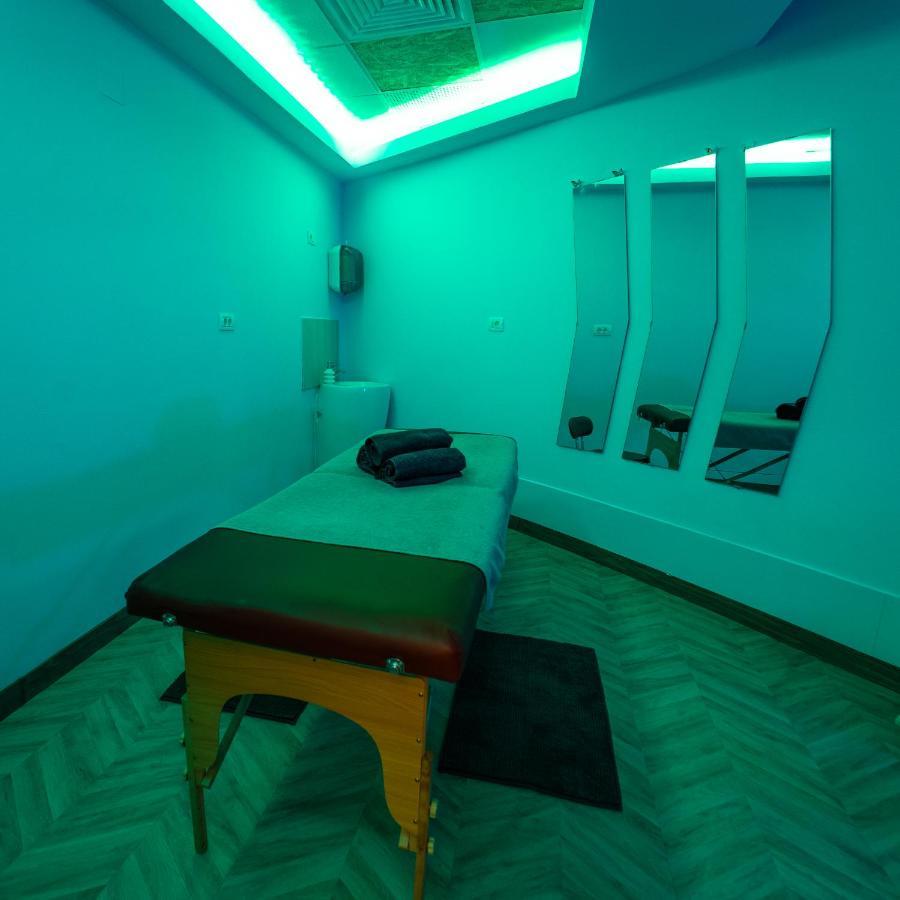 Hotel Perla Slănic-Moldova エクステリア 写真