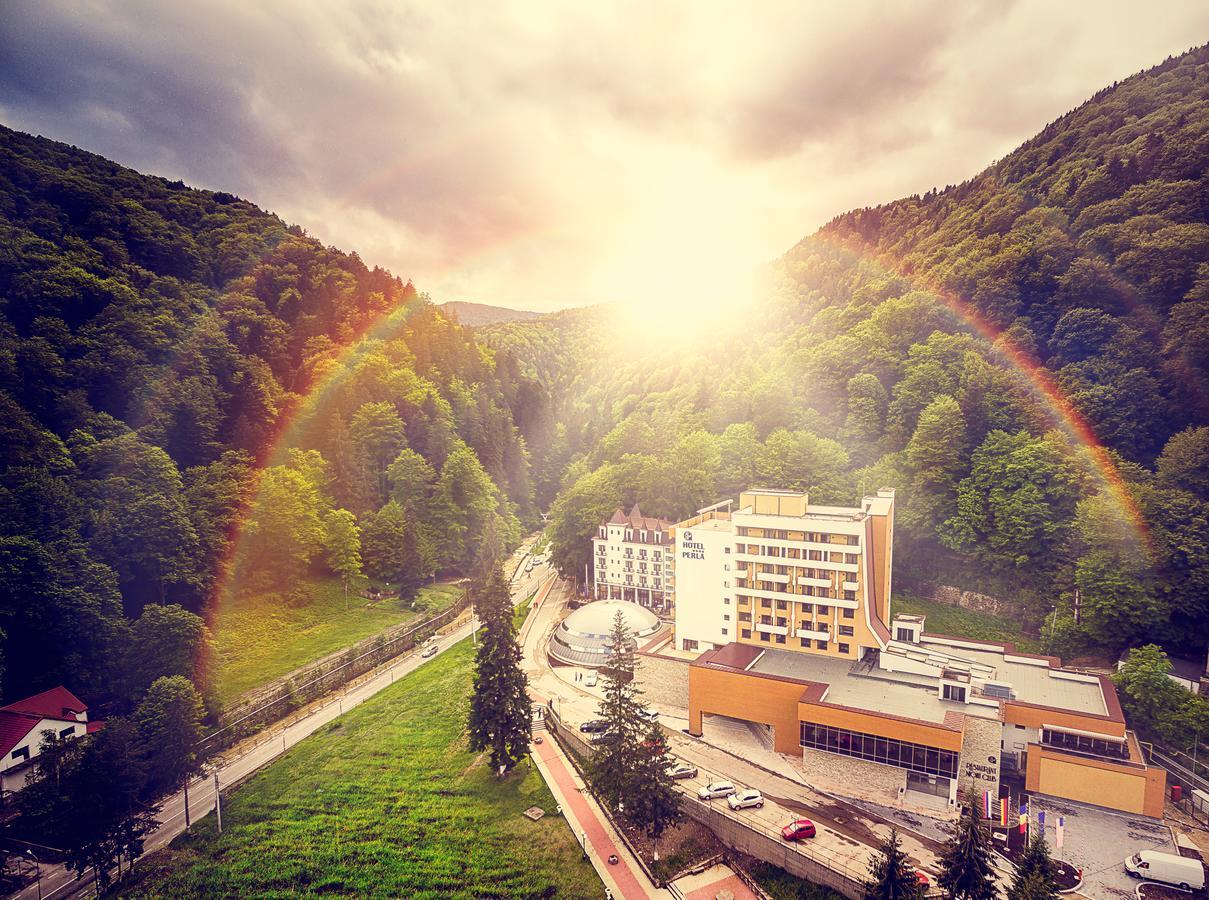 Hotel Perla Slănic-Moldova エクステリア 写真