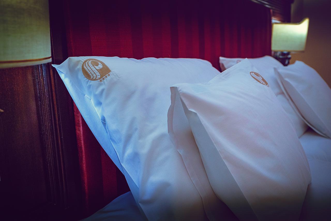 Hotel Perla Slănic-Moldova エクステリア 写真