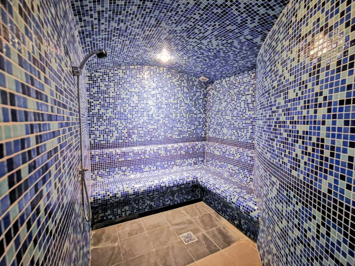 Hotel Perla Slănic-Moldova エクステリア 写真